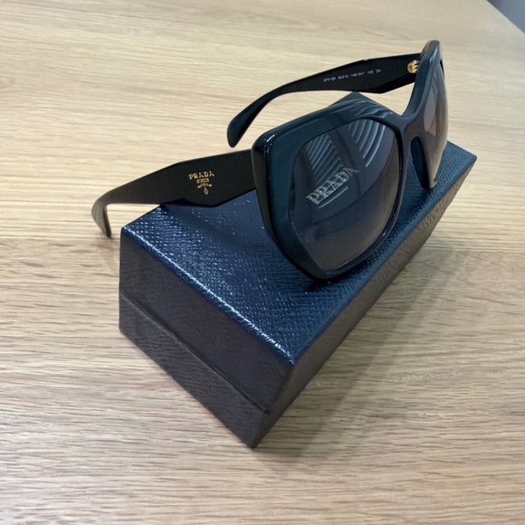 Prada Oversized Gradient Sunlgasses - Picture 2 of 3